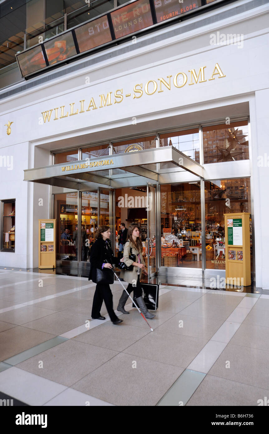 Williams Sonoma Store Columbus Circle Manhattan New York Usa B6H736 
