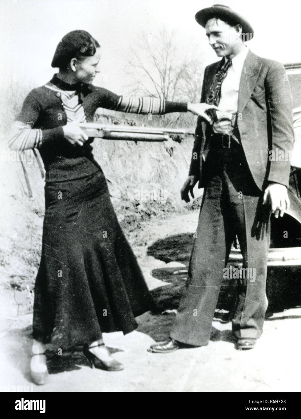 BONNIE AND CLYDE  US robbers and outlaws Bonnie Parker and Clyde Barrow in 1933 with their Ford V8 the year before they died Stock Photo