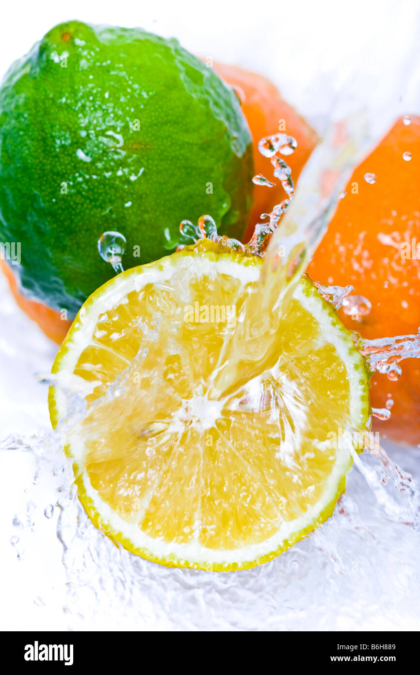 Lemon lime splash hires stock photography and images Alamy