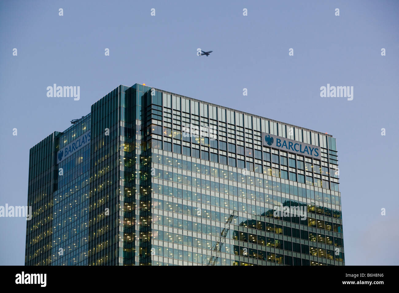 Barclays building in canary wharf hi-res stock photography and images ...