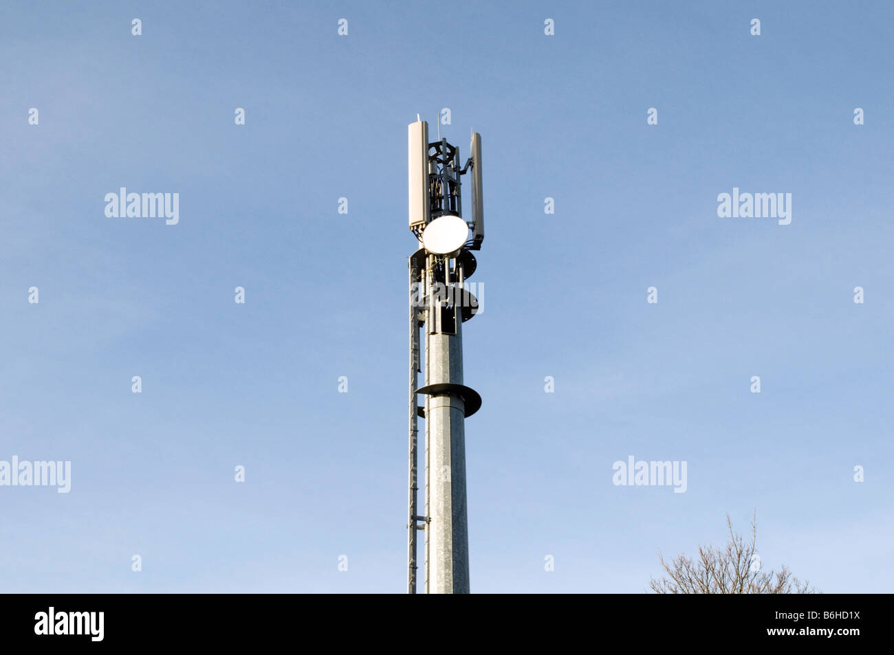 mobile cell phone mast network base station aerial antenna masts phones Stock Photo Alamy
