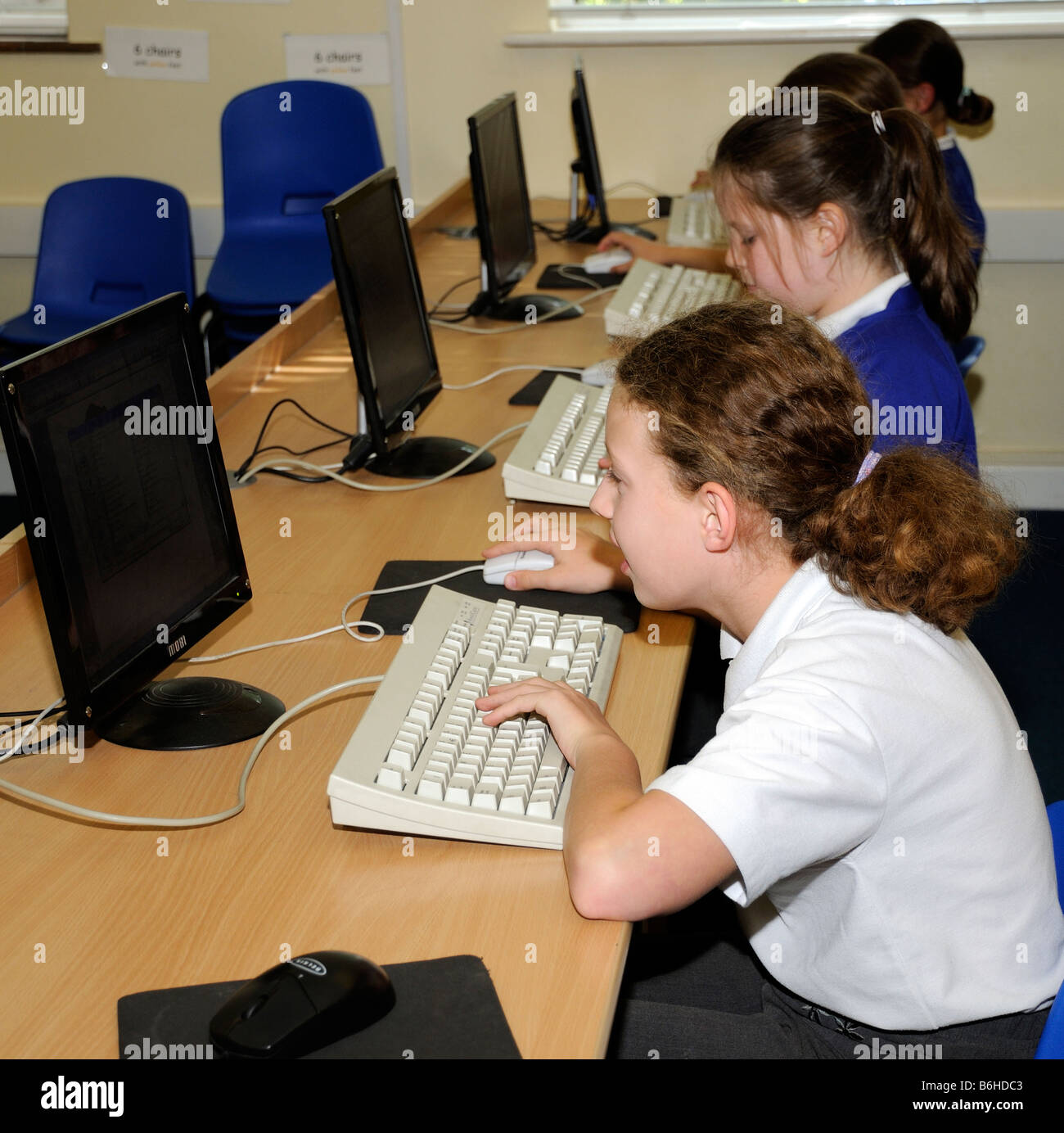 Pupil school uniform uk girl hi-res stock photography and images - Alamy