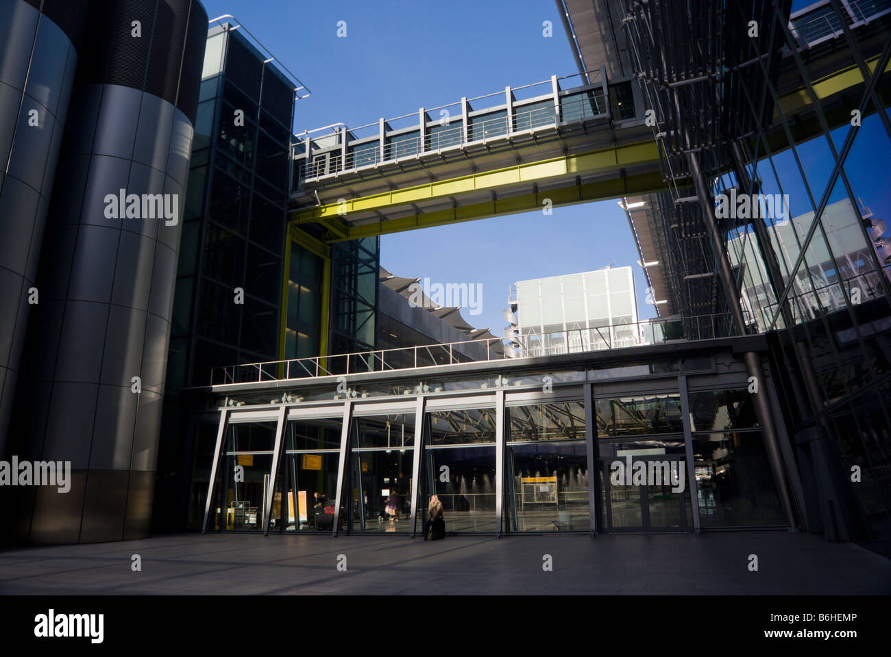 Heathrow Airport - Terminal 5 Editorial Image - Image of cartier,  architecture: 73813820