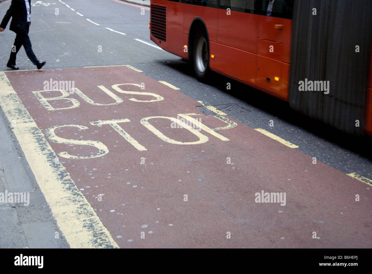 Bus stop and road hi-res stock photography and images - Alamy