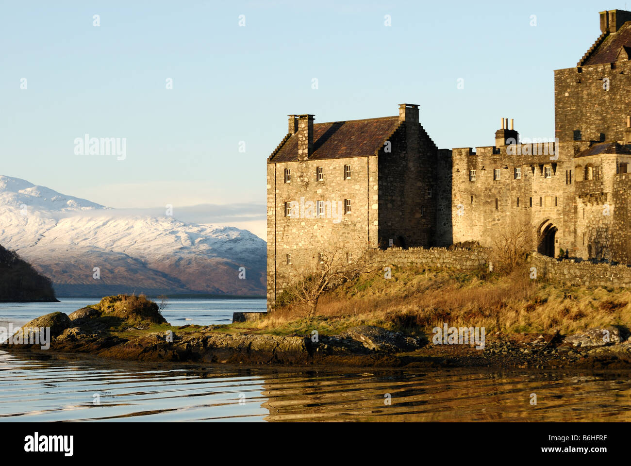 eilean-donan-castle-in-winter-loch-duich-scotland-stock-photo-alamy