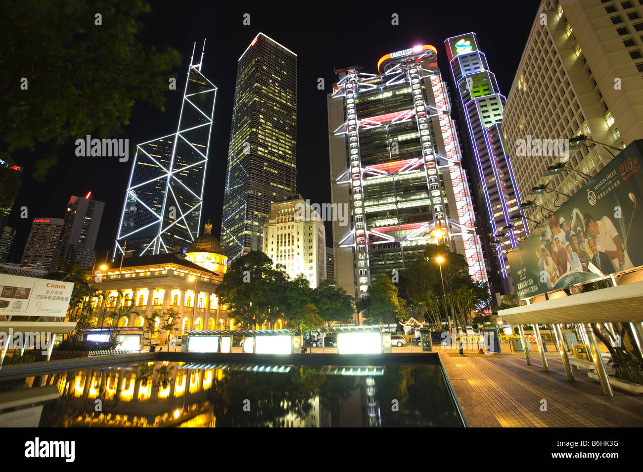 Statue Square at night in Central District Hong Kong Stock Photo - Alamy