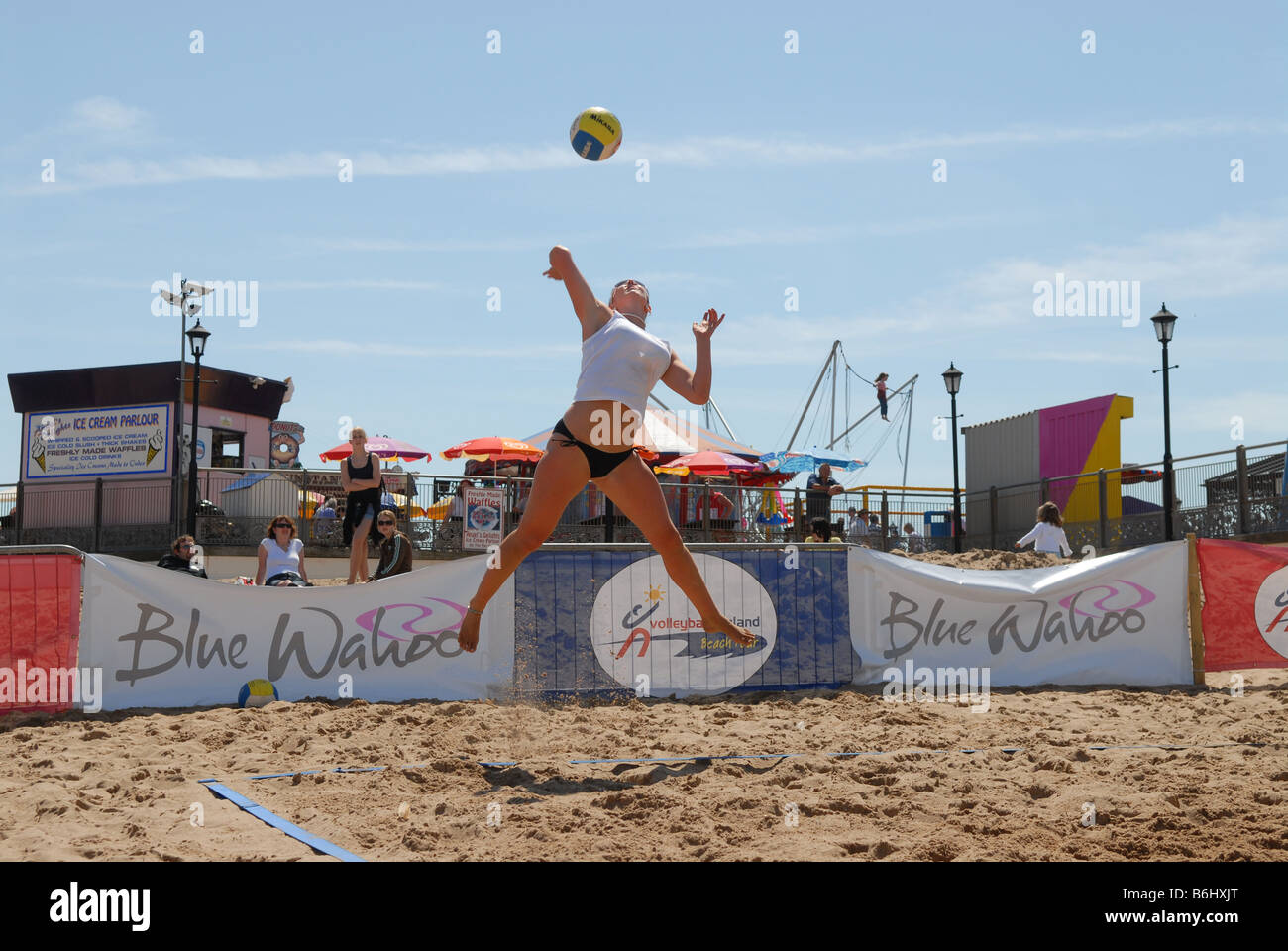 VOLLEYBALL BEACH TOUR 2008 SKEGNESS Helen Brown Stock Photo