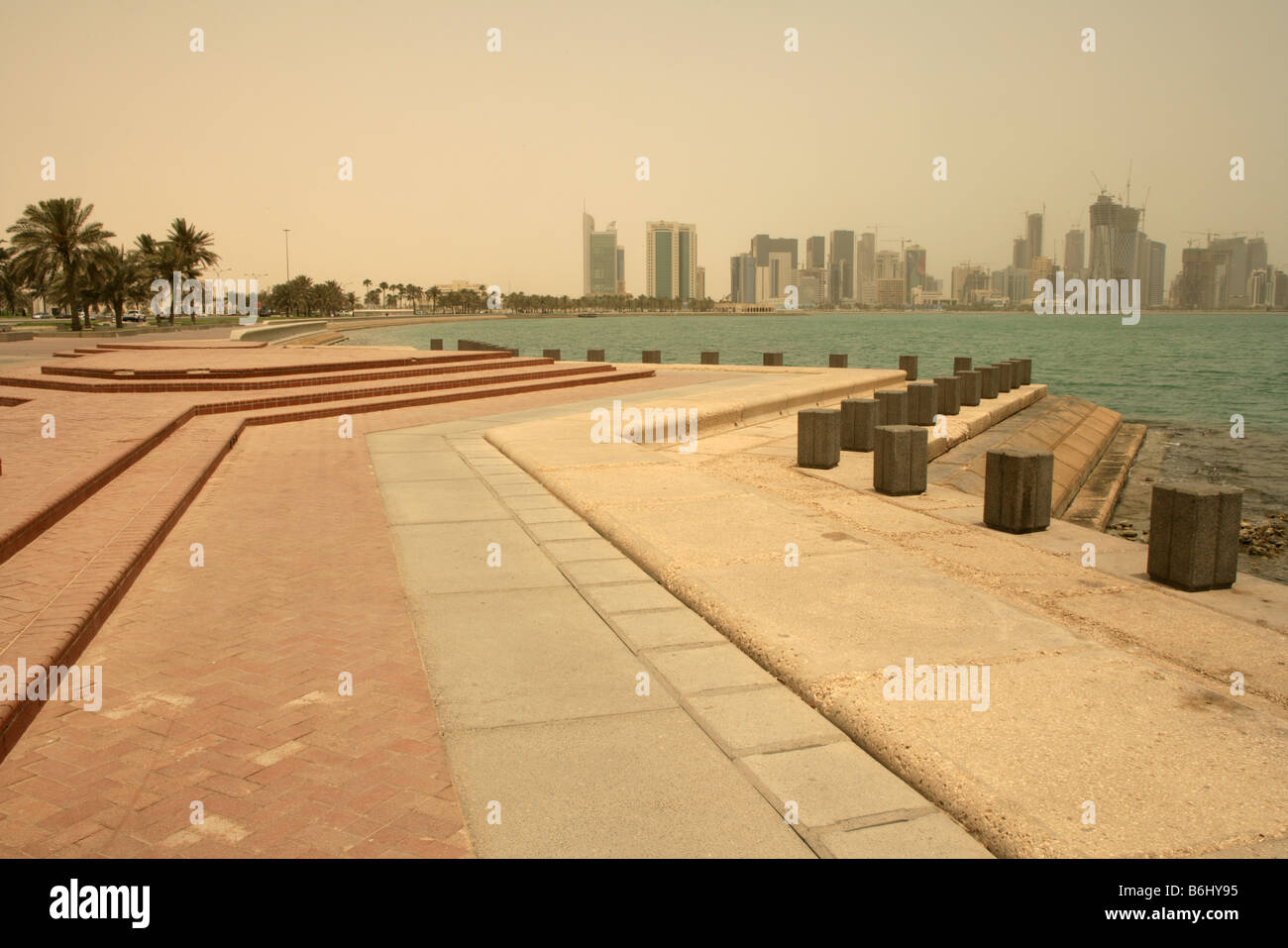 Doha qatar skyline hi-res stock photography and images - Alamy