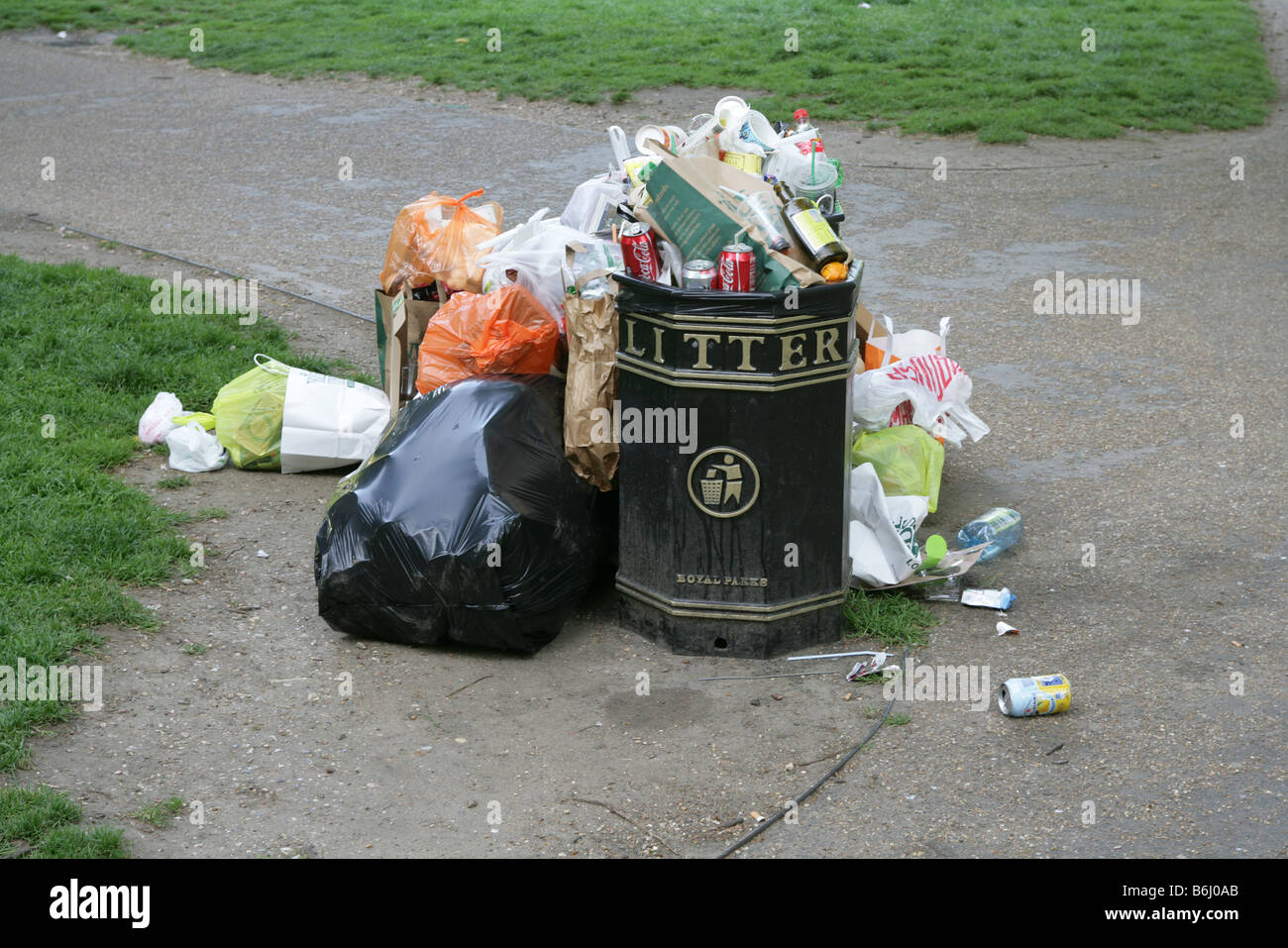 Park and litter hi-res stock photography and images - Alamy