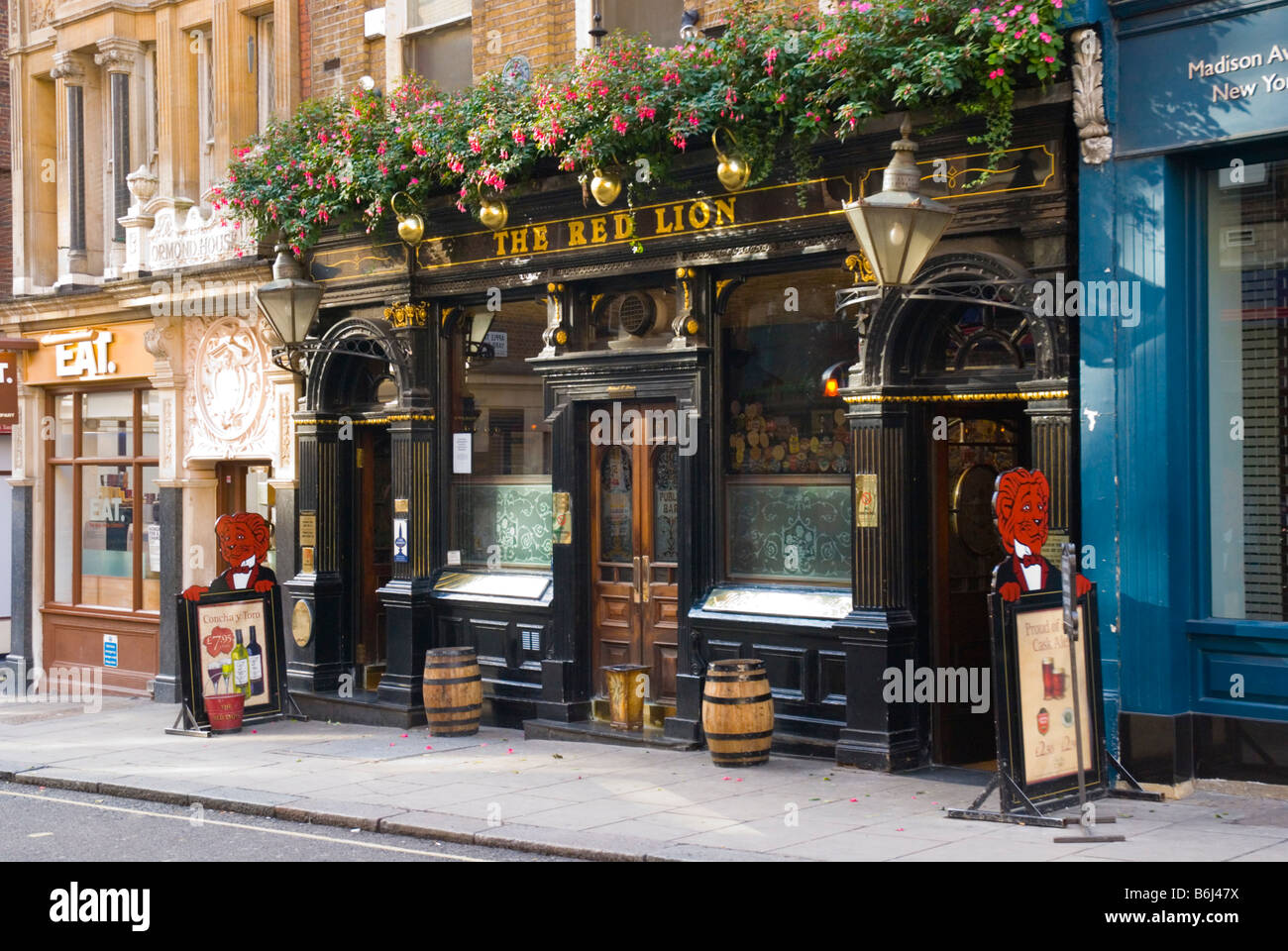 The red lion st james pub london hires stock photography and images