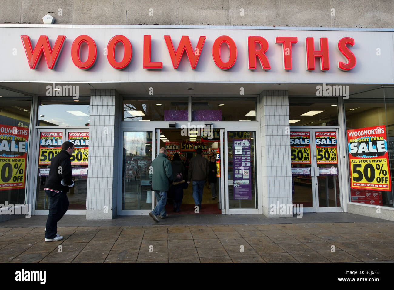 WOOLWORTHS CLOSING DOWN SALE IN PETERBOROUGH Stock Photo Alamy