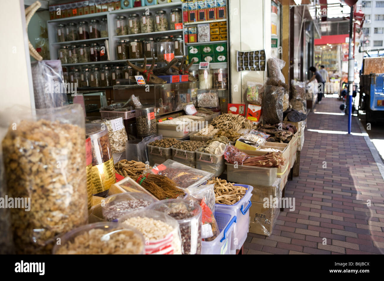 Chinese herbal medicine shop hong hi-res stock photography and images ...