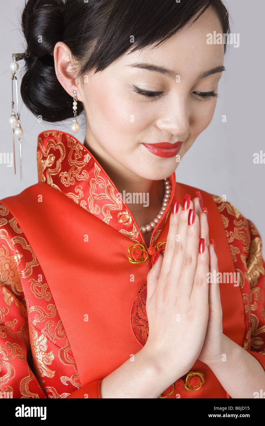 Hair bun cheongsam chinese hi-res stock photography and images - Alamy