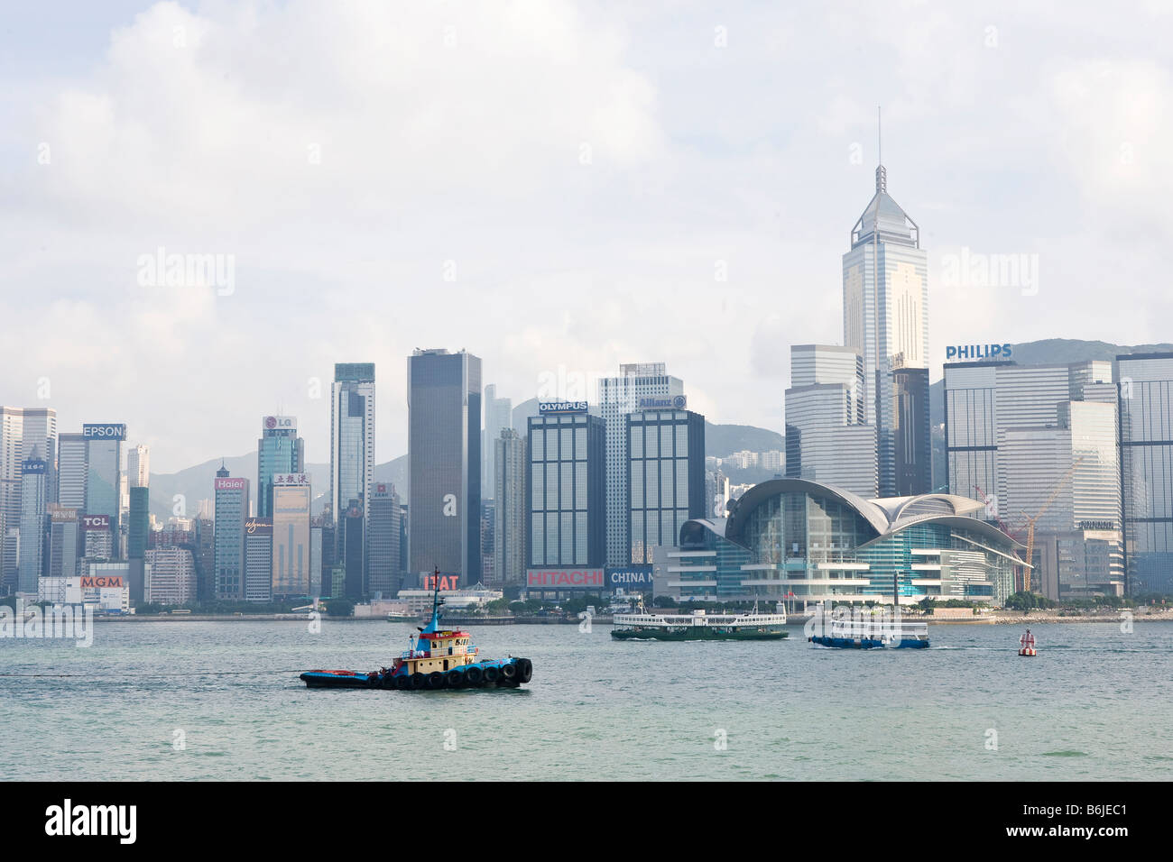 Boats sailing through Hong Kong Harbour Stock Photo - Alamy