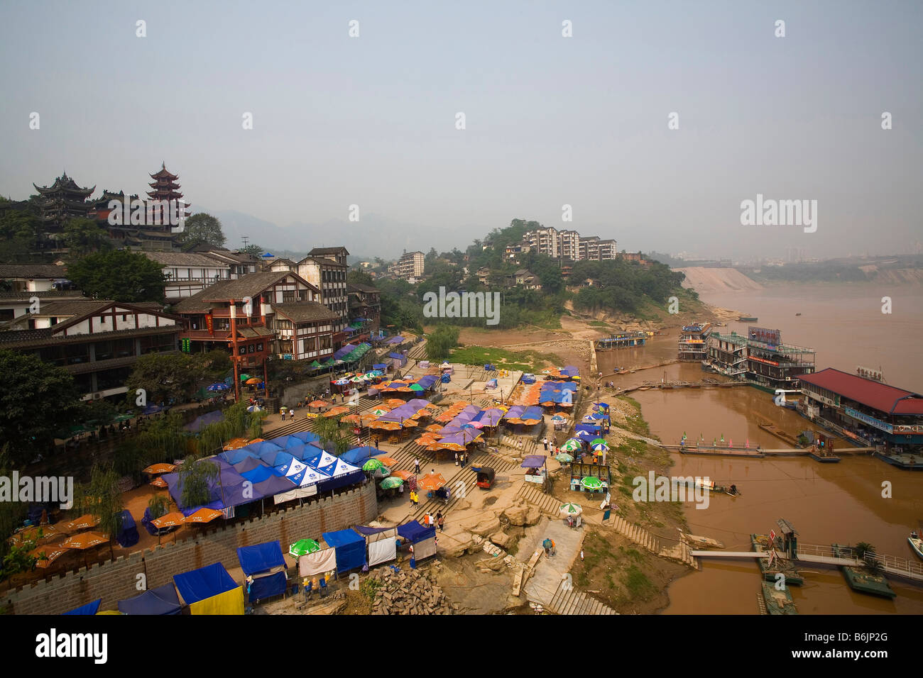 Traditional architecture chongqing china hi-res stock photography and ...