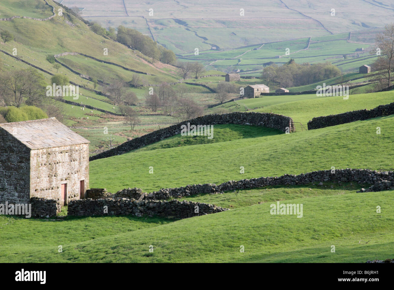 English barns hi-res stock photography and images - Alamy