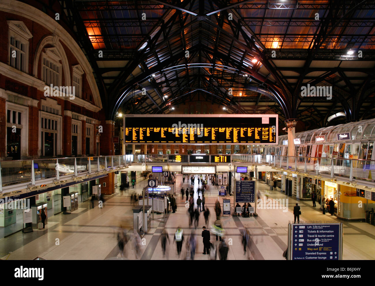 Liverpool Street Station London Night High Resolution Stock Photography And Images Alamy