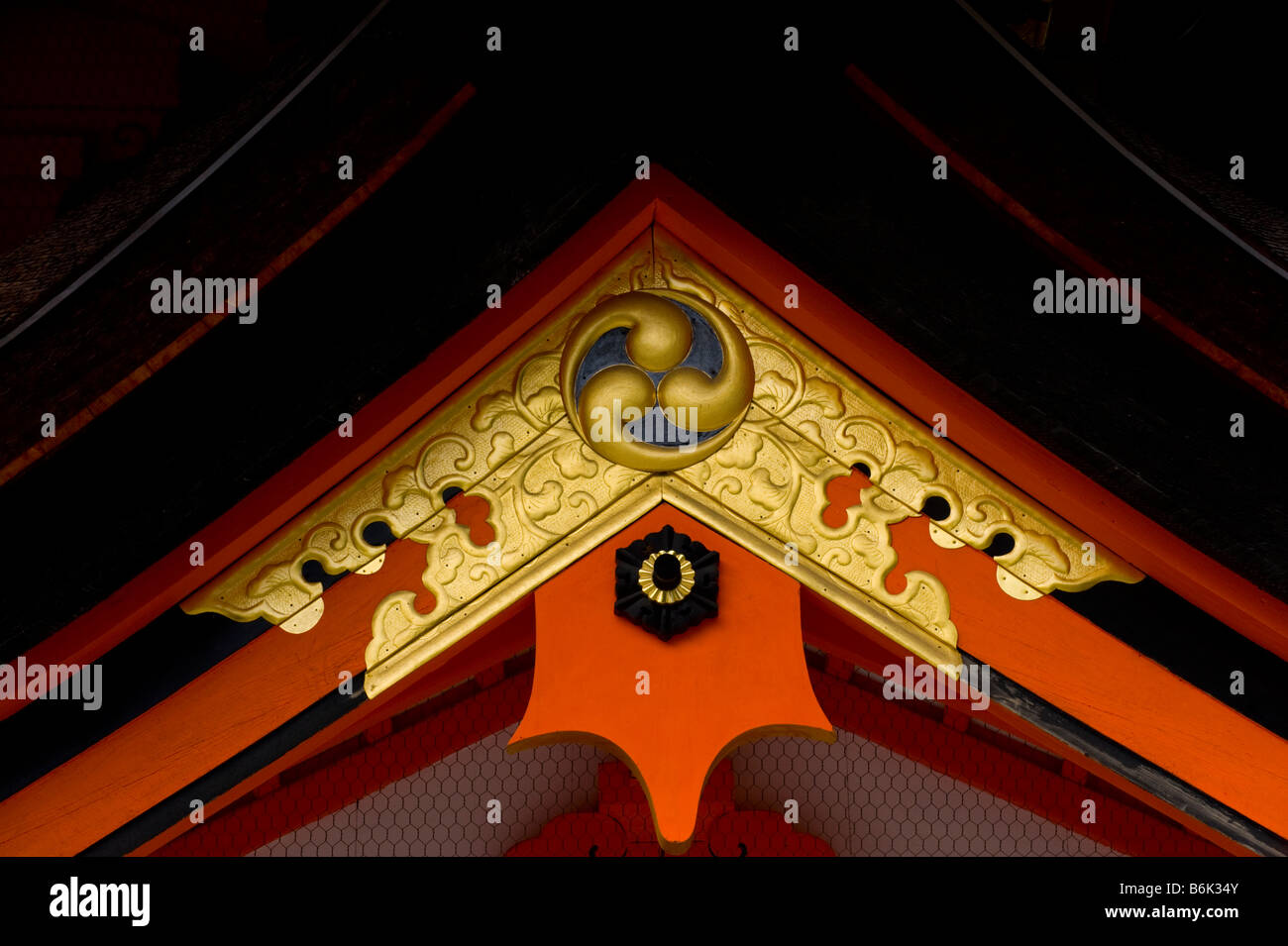 Temple roof detail at the Yasaka Shrine in Kyoto, Japan Stock Photo - Alamy