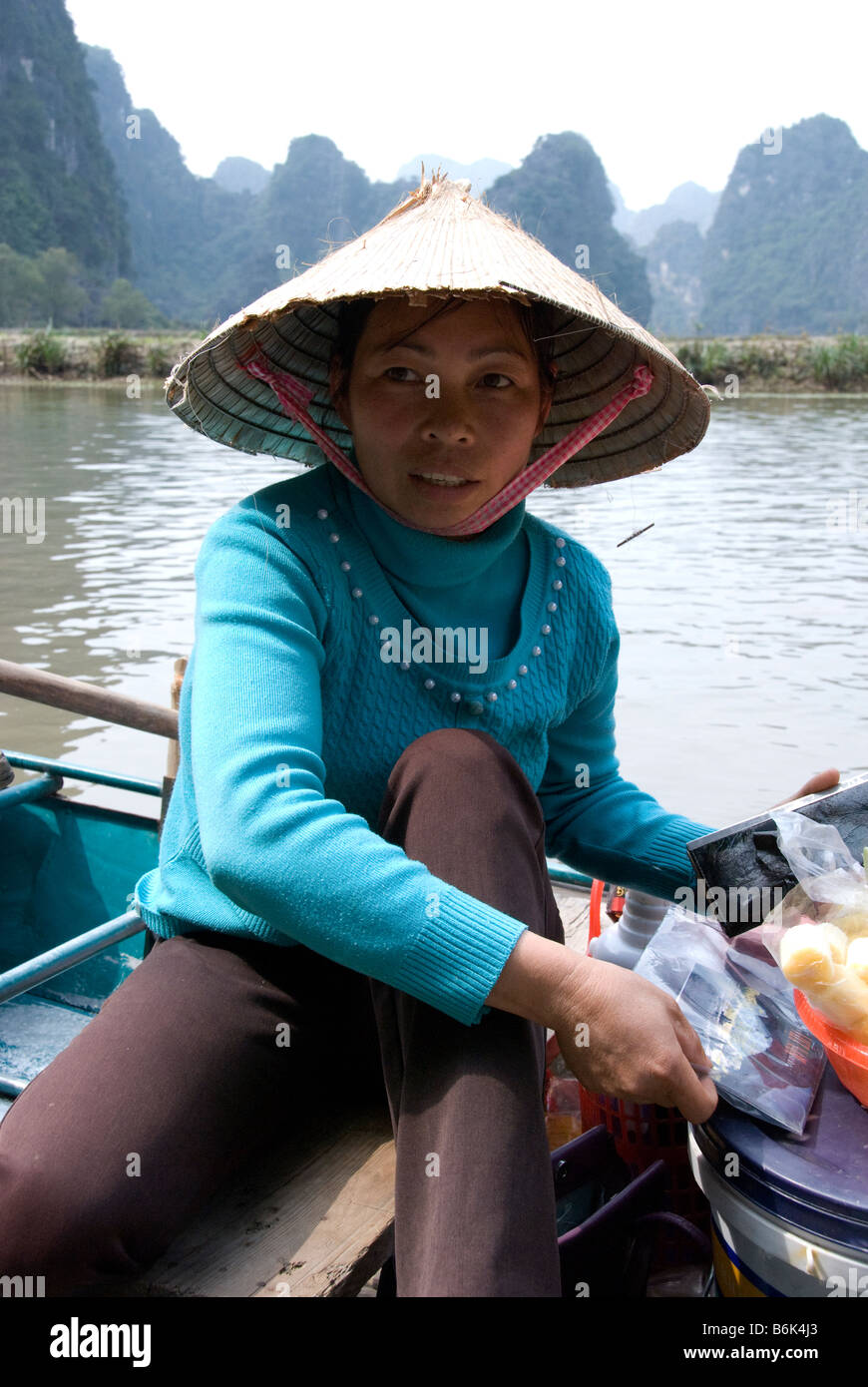 A vendor of fruit and drinks on the Ngo Dong River, Tam Coc, Vietnam Stock Photo