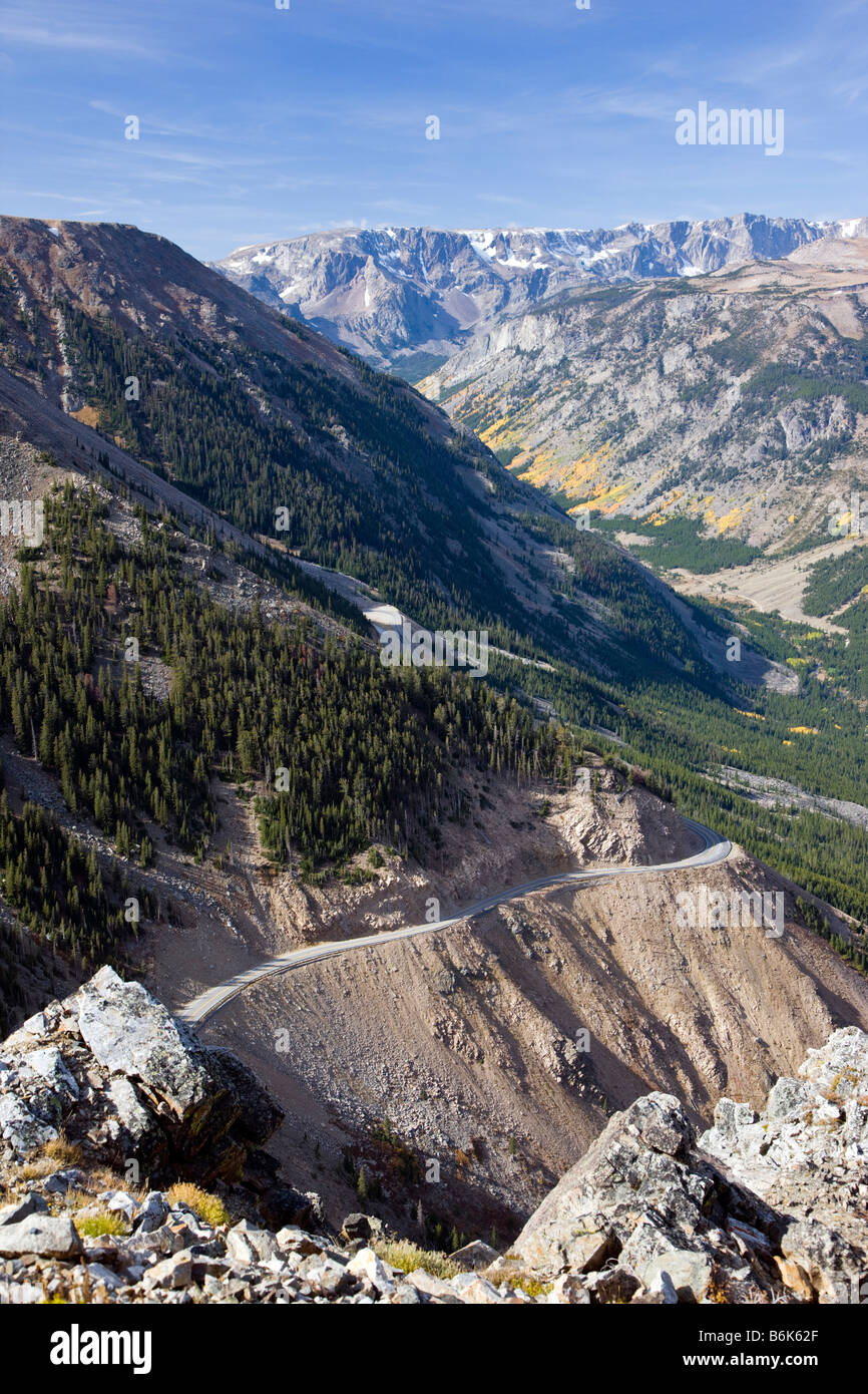 The Beartooth Scenic Byway (Rt. 212) crosses Beartooth Pass (10,947') between Cooke City, Wyoming, and Red Lodge, Montana, USA Stock Photo