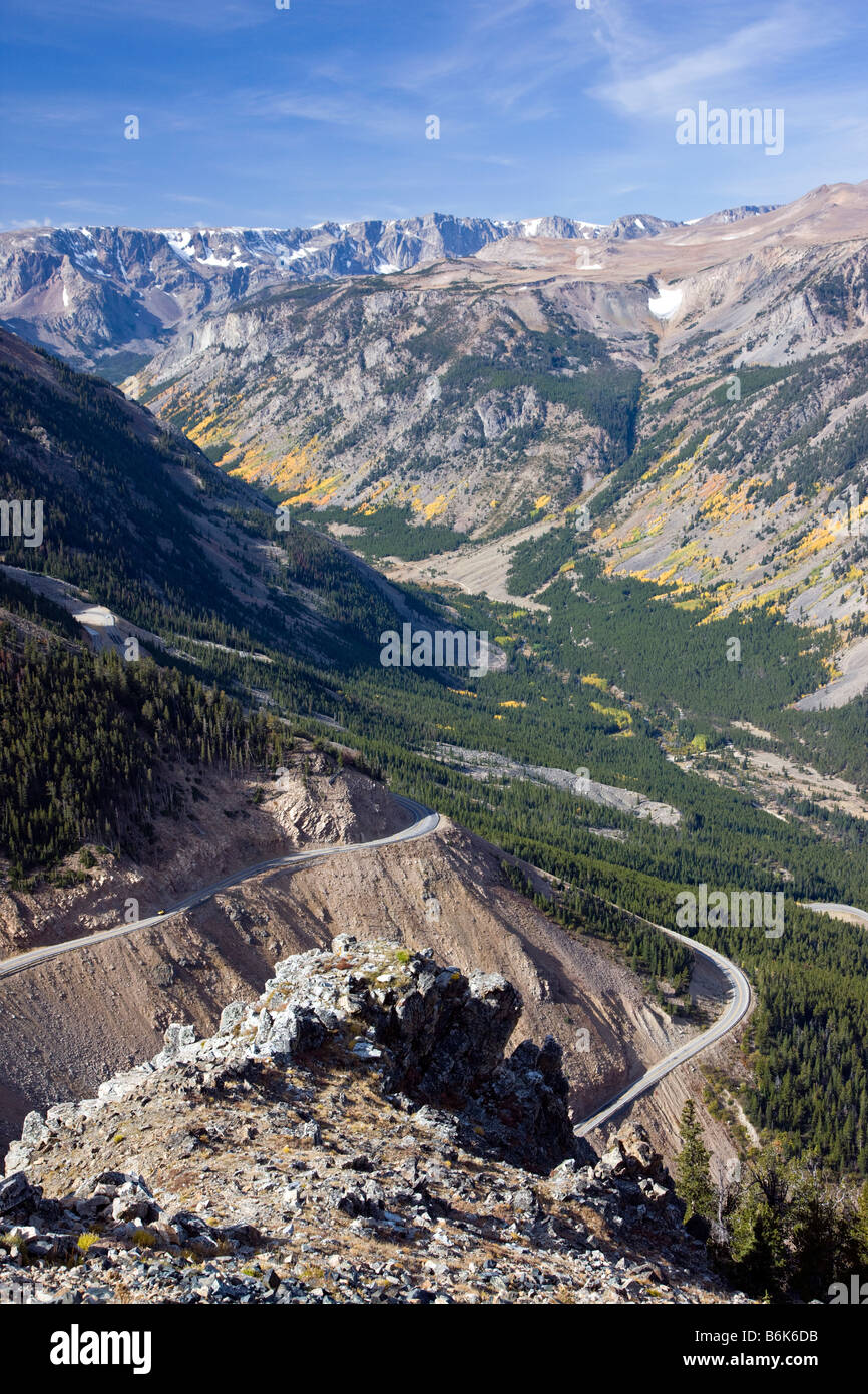 The Beartooth Scenic Byway (Rt. 212) crosses Beartooth Pass (10,947') between Cooke City, Wyoming, and Red Lodge, Montana, USA Stock Photo