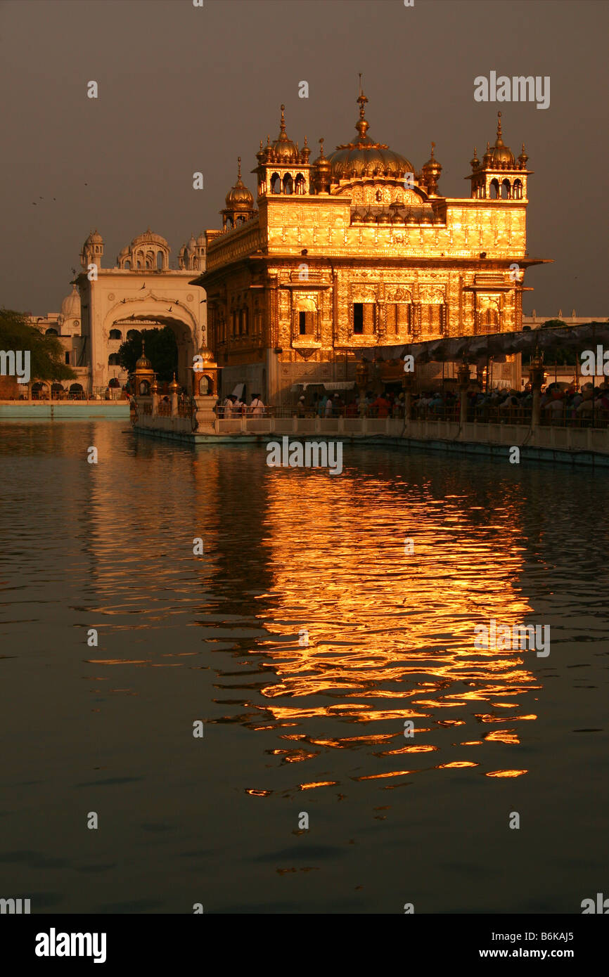 Golden temple amritsar sunset hi-res stock photography and images - Alamy
