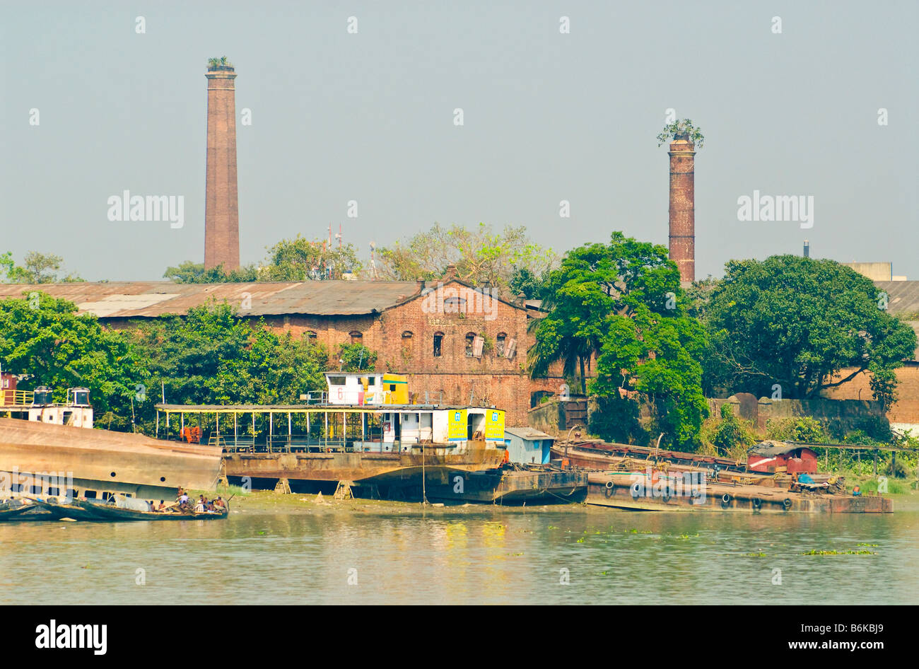 Derelict factories and warehouses on the banks of the River Hooghly, Kolkata, India Stock Photo