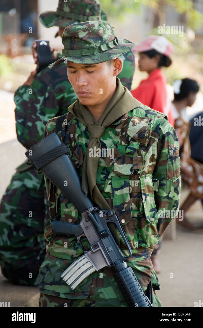 Thai soldier guards the border with Burma in northern Thailand Stock ...