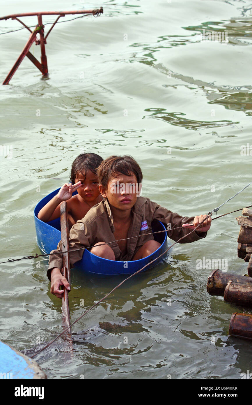 Cambodia tonle sap children hi-res stock photography and images