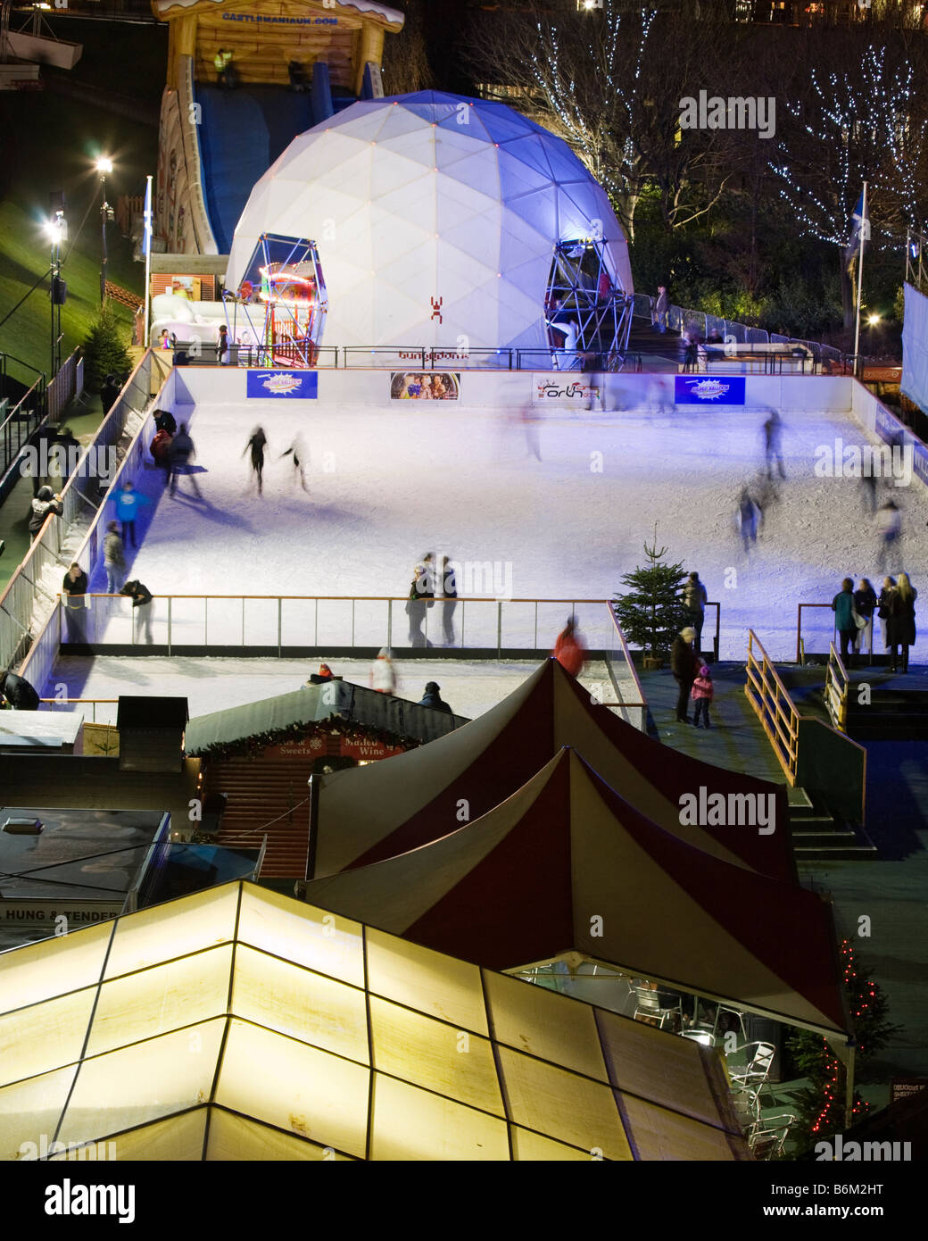 Outdoor ice rink hires stock photography and images Alamy
