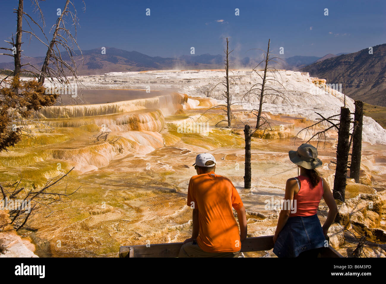 YELLOWSTONE NATIONAL PARK WYOMING USA - Tourists at the Canary Springs area, in Mammoth Hot Springs Stock Photo