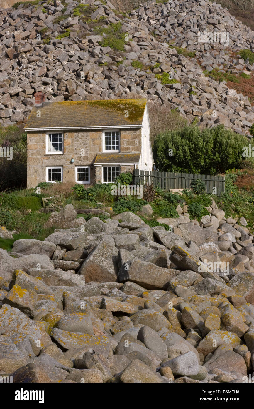 Rocky beach and house in picturesque Lamorna Cove, Cornwall Stock Photo
