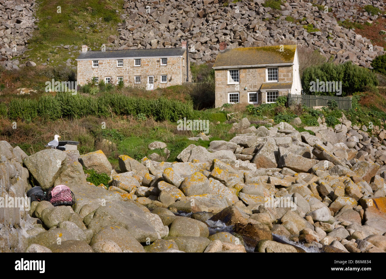 Rocky beach and houses in picturesque Lamorna Cove, Cornwall Stock Photo