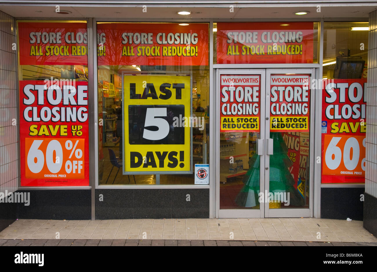 Woolworths shop front closing down hires stock photography and images