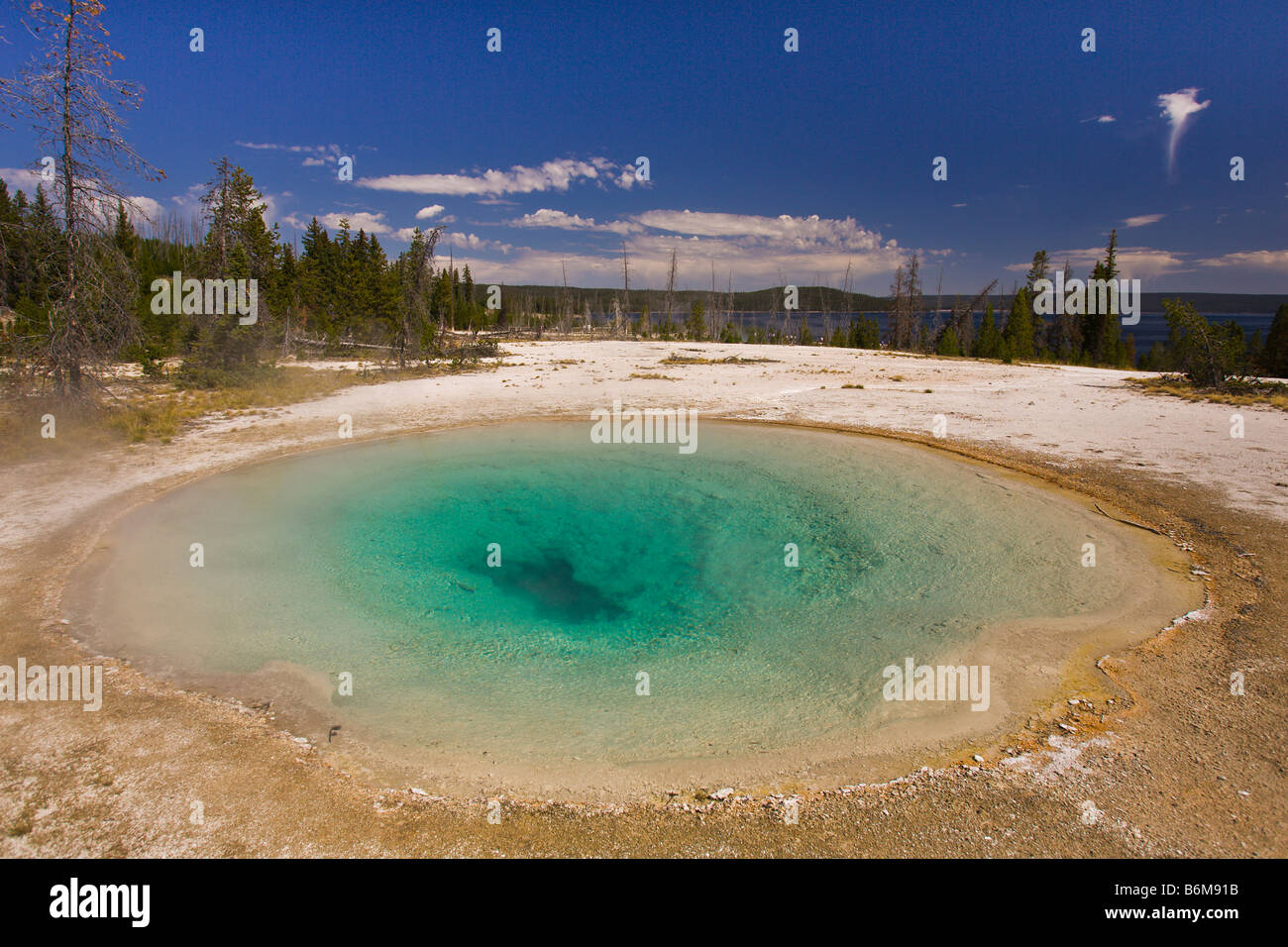 YELLOWSTONE NATIONAL PARK WYOMING USA - Blue Funnel Spring at the West Thumb Geyser Basin on Yellowstone Lake Stock Photo