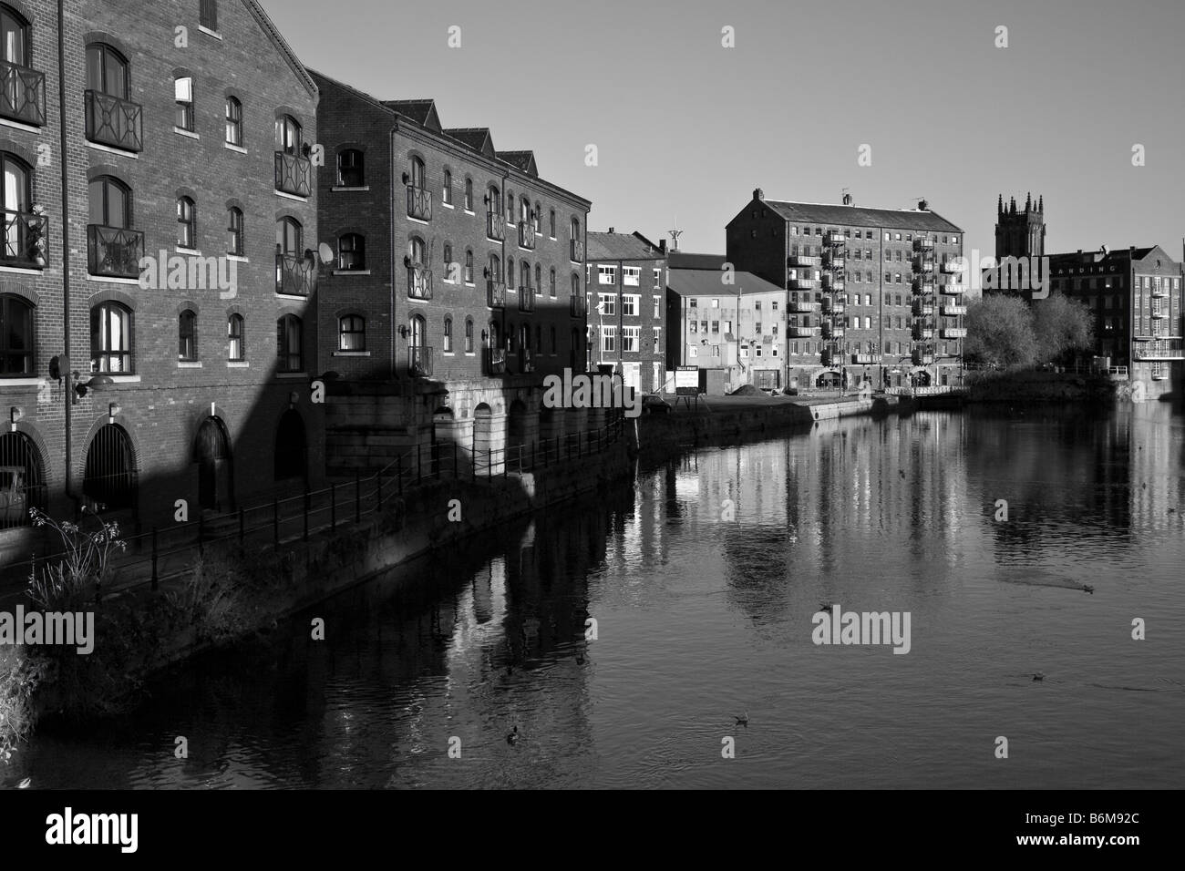 Leeds, River Aire waterside apartments Stock Photo - Alamy