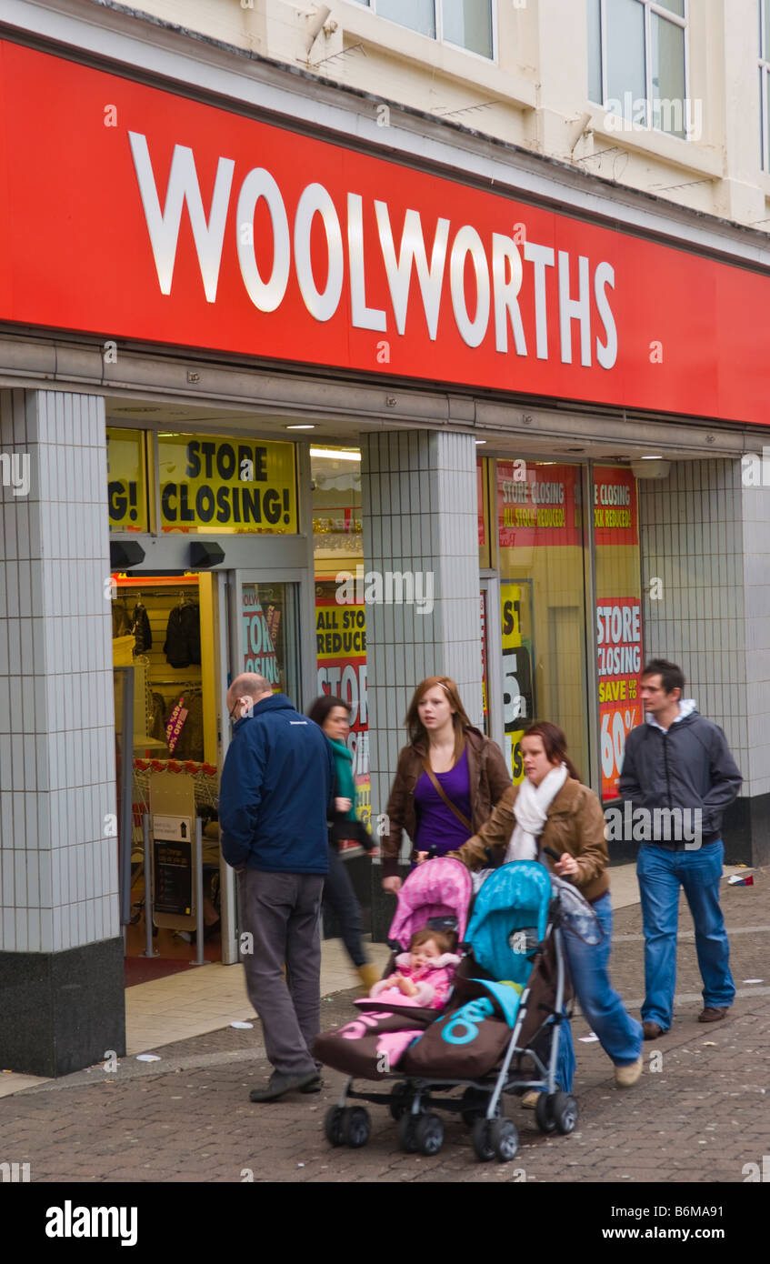 Woolworths shop front closing down hires stock photography and images