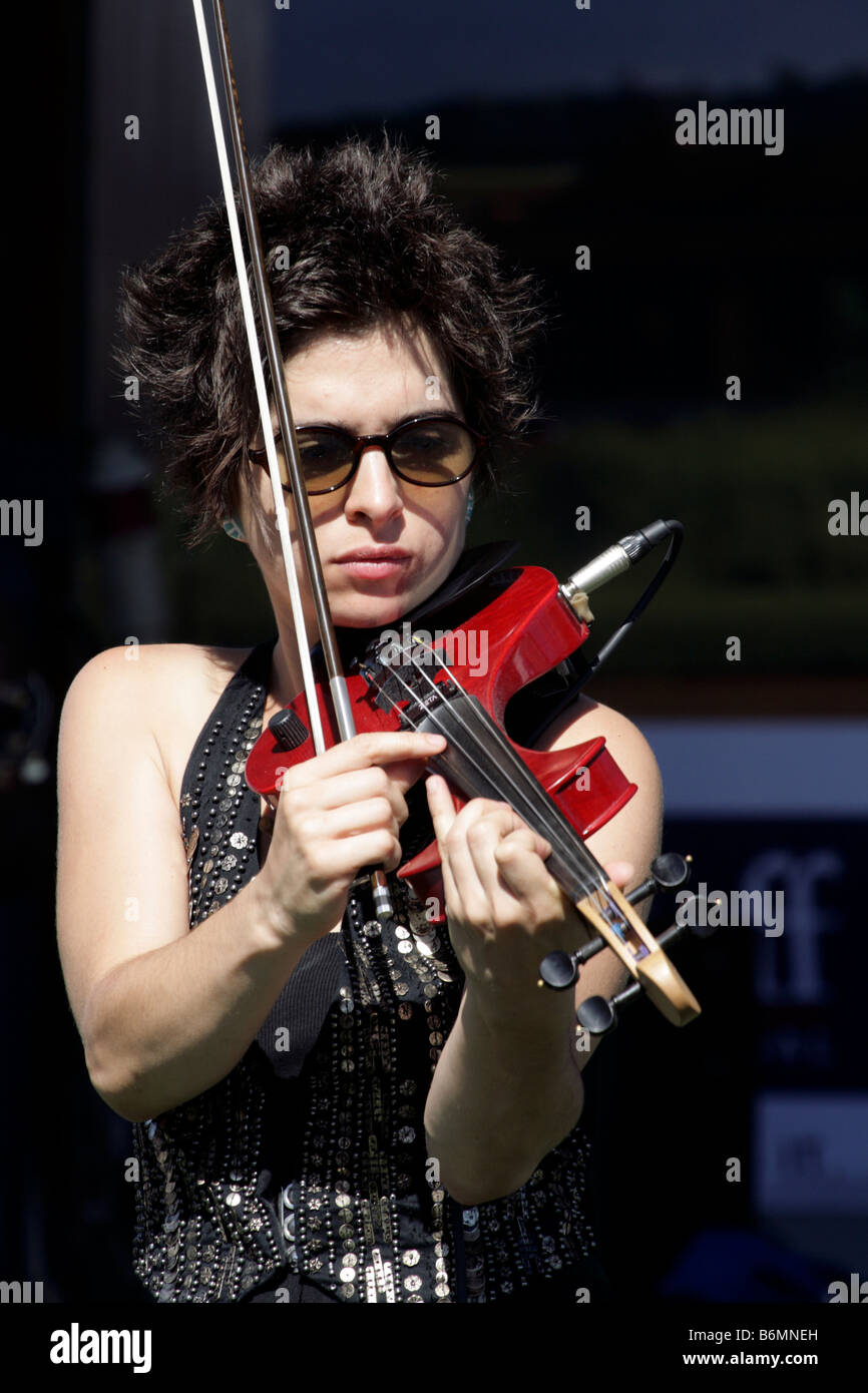 The violinist of Freshly Ground Stock Photo Alamy