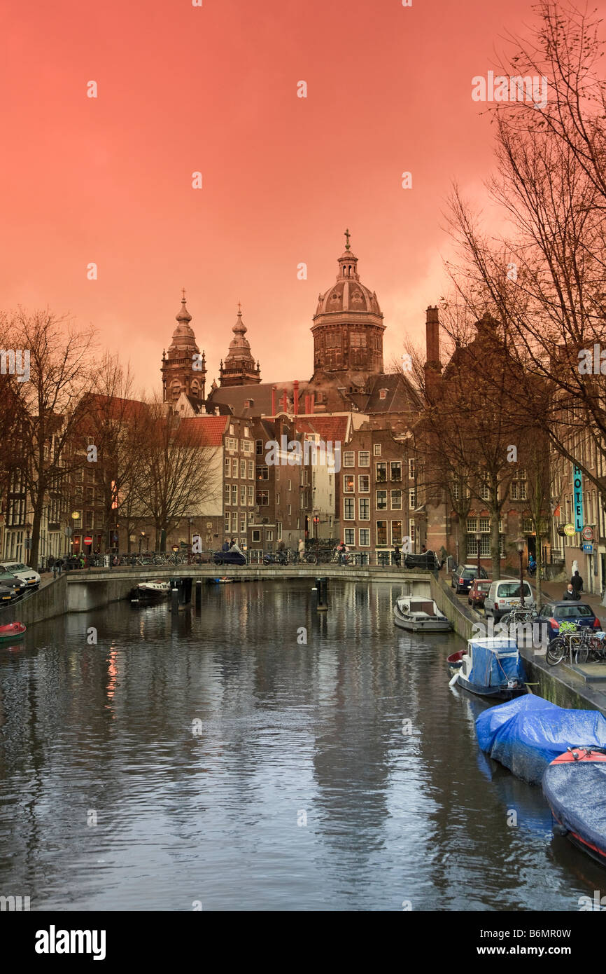 Oudezijds Achterburgwal Canal And Saint Nicholas St Nicolaas Kerk 