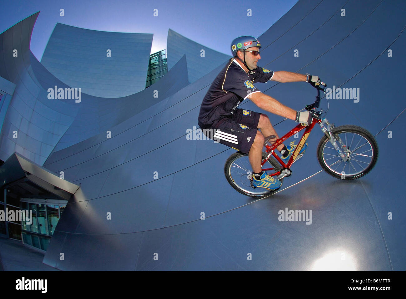 Bike trials champion and freeride mountain bike pioneer, Hans Rey, riding at Disney Hall, Los Angeles, California Stock Photo