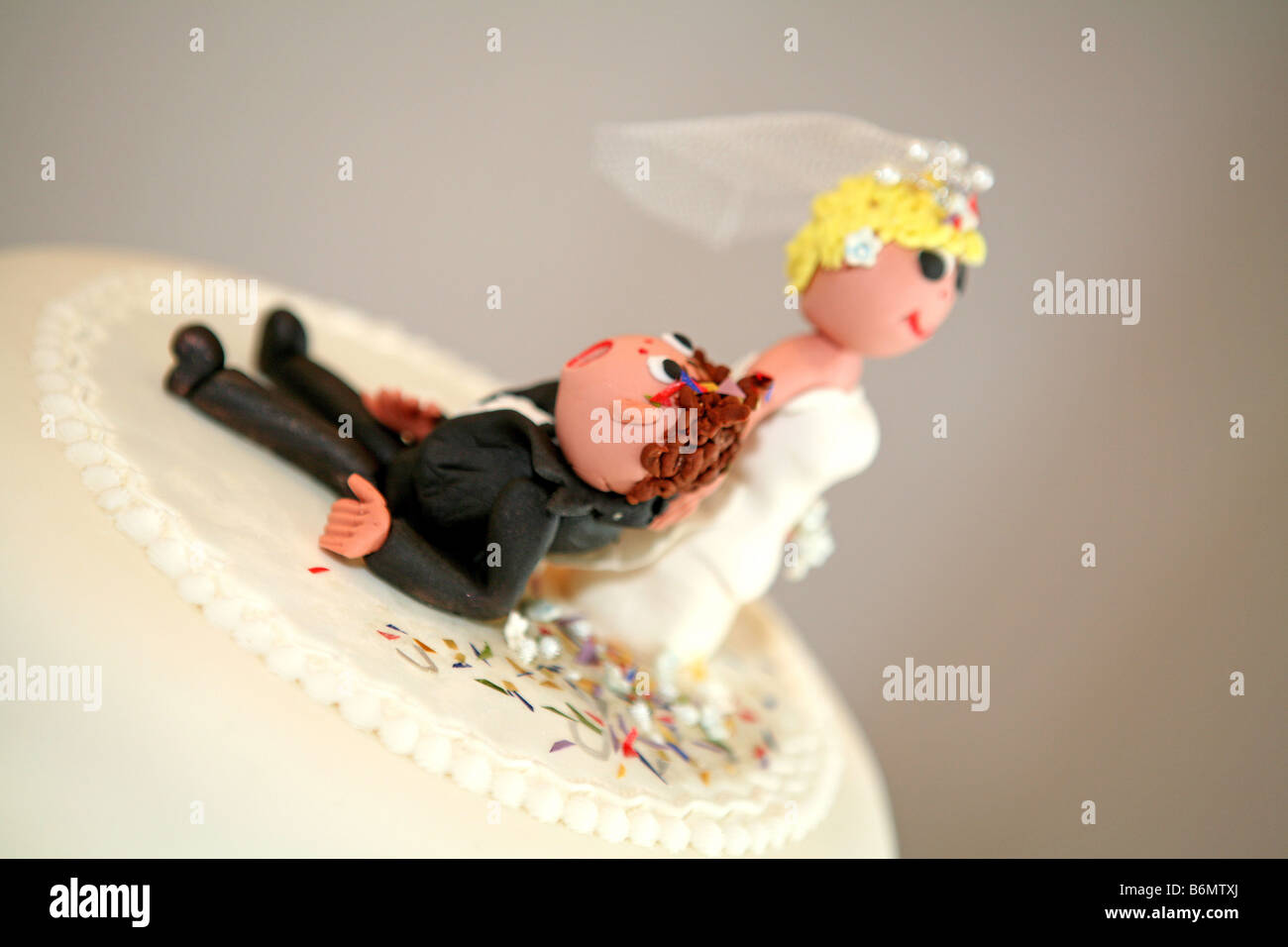 Wedding cake marzipan bride and groom Stock Photo - Alamy