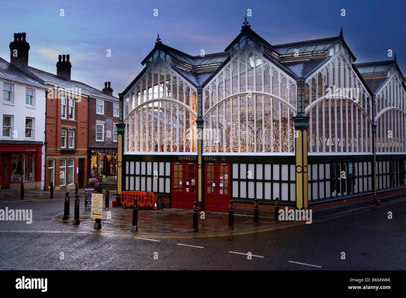 UK England Cheshire Stockport Market place Victorian Cast Iron Market hall decorated for Christmas Stock Photo