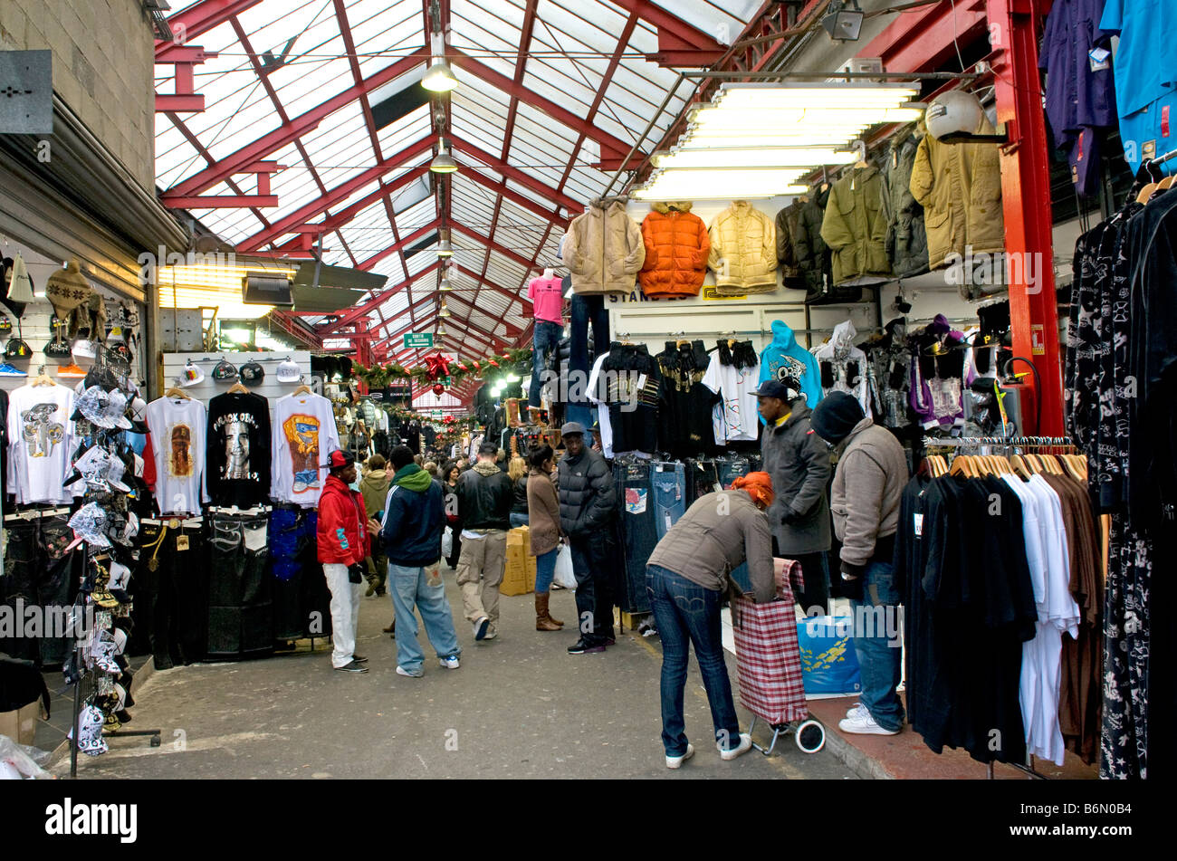 Marche aux puces de st ouen hi-res stock photography and images - Alamy