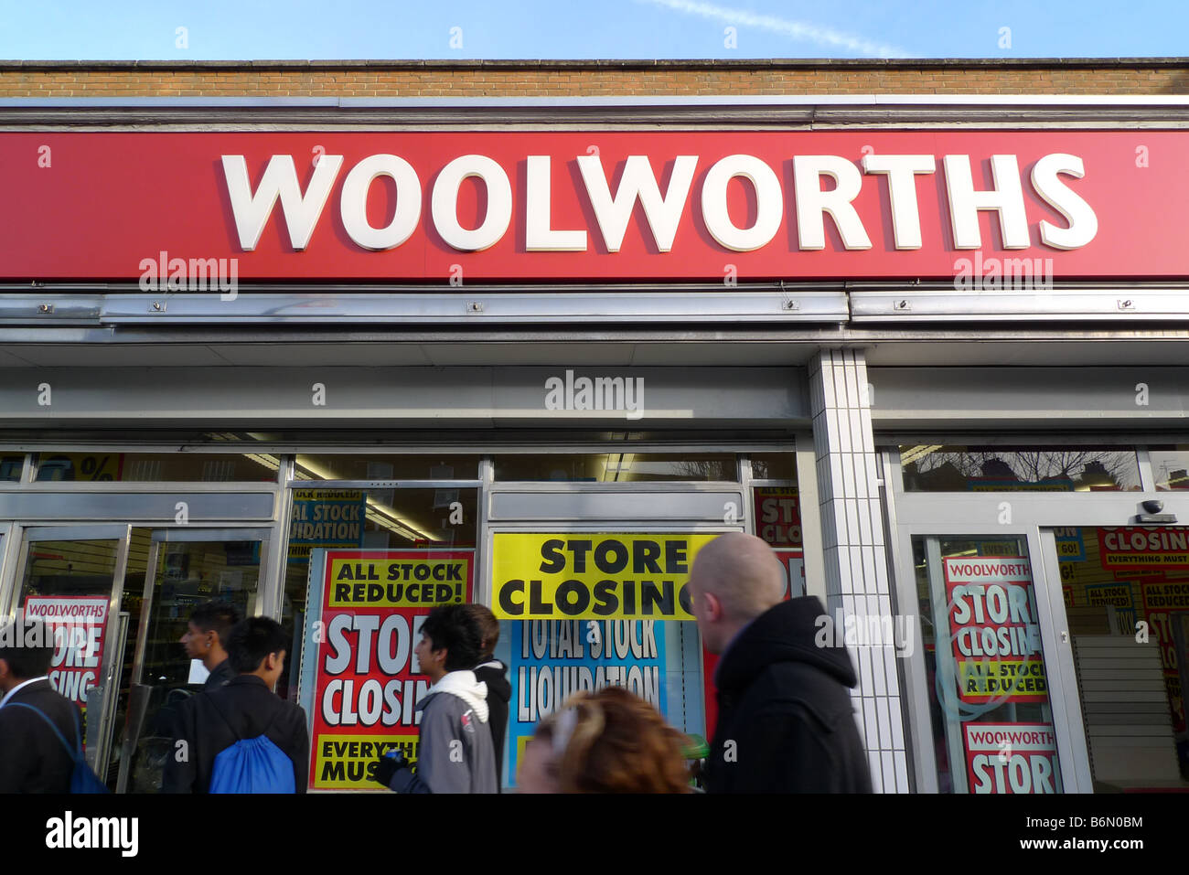 Woolworths store closing down sale Stock Photo Alamy