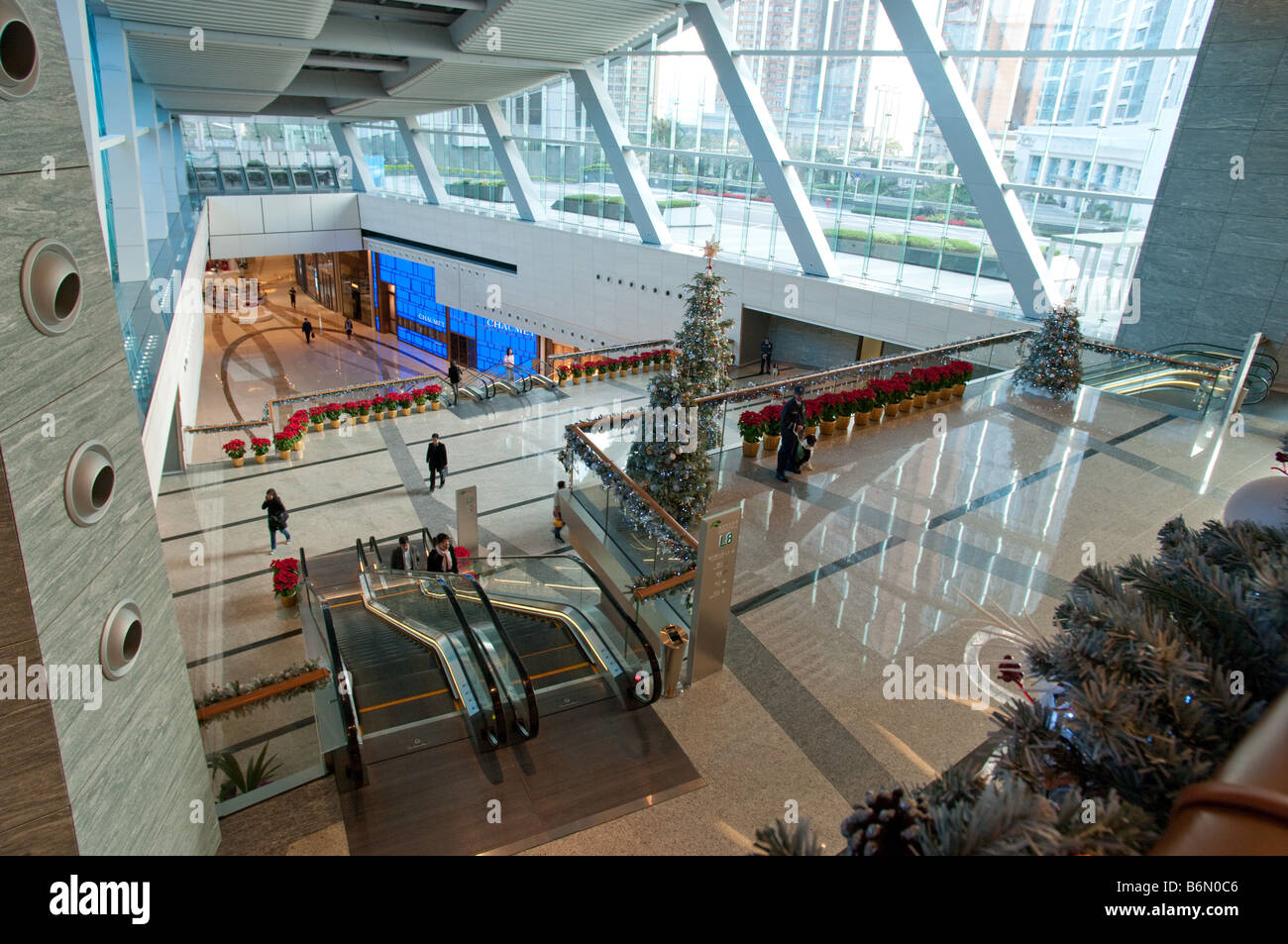 The center hong kong lobby hi-res stock photography and images - Alamy