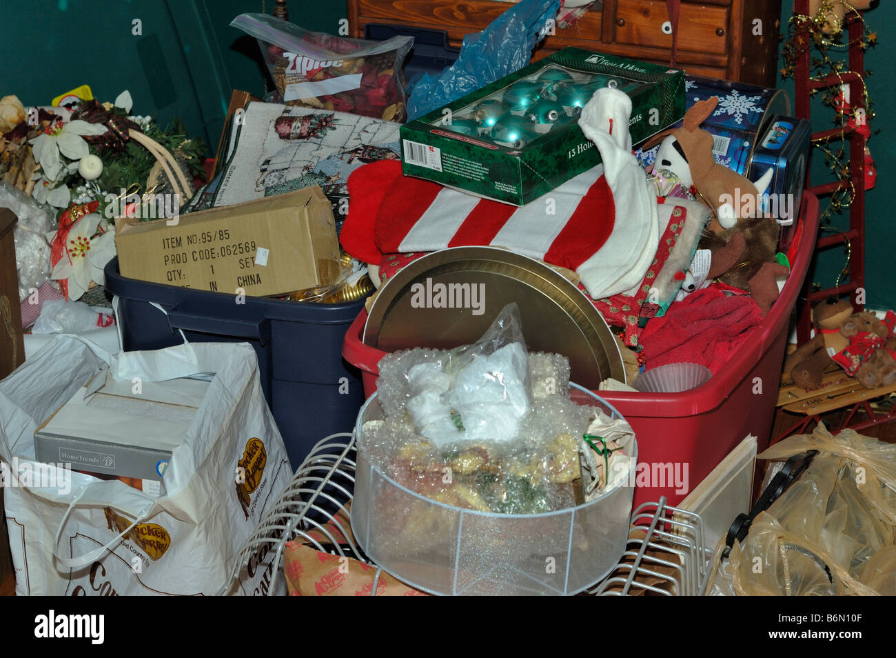 when to put away christmas decorations www indiepedia org when to put away christmas decorations www indiepedia org