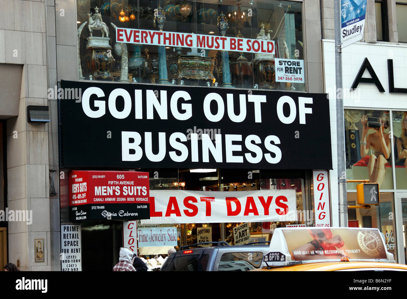 Store going out of business, 5th Ave, New York City Stock Photo