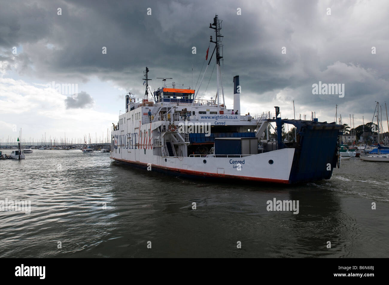 Lymington to yarmouth car and passenger ferry hi-res stock photography ...