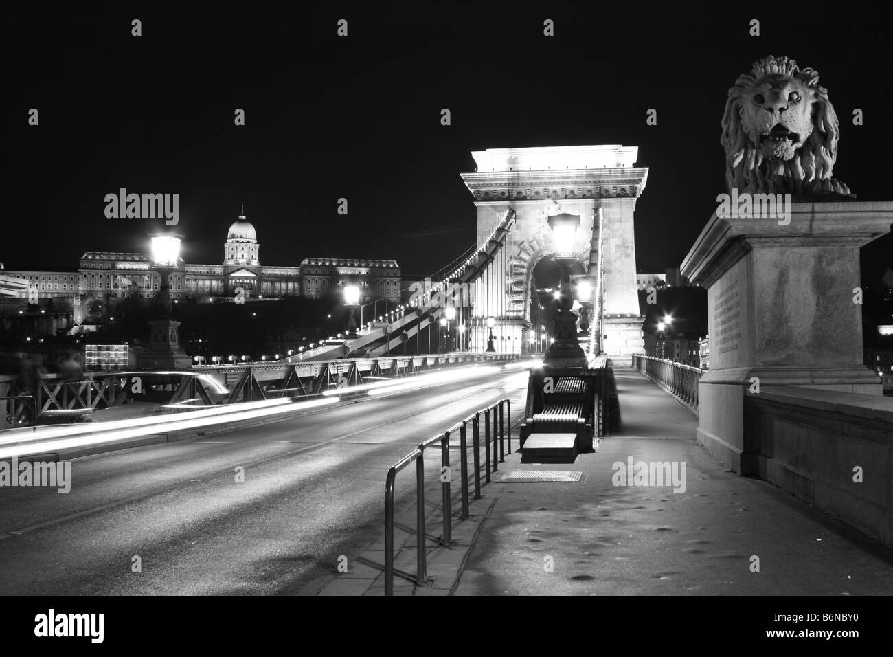 Széchenyi Chain bridge in Budapest by night (Hungary Stock Photo - Alamy