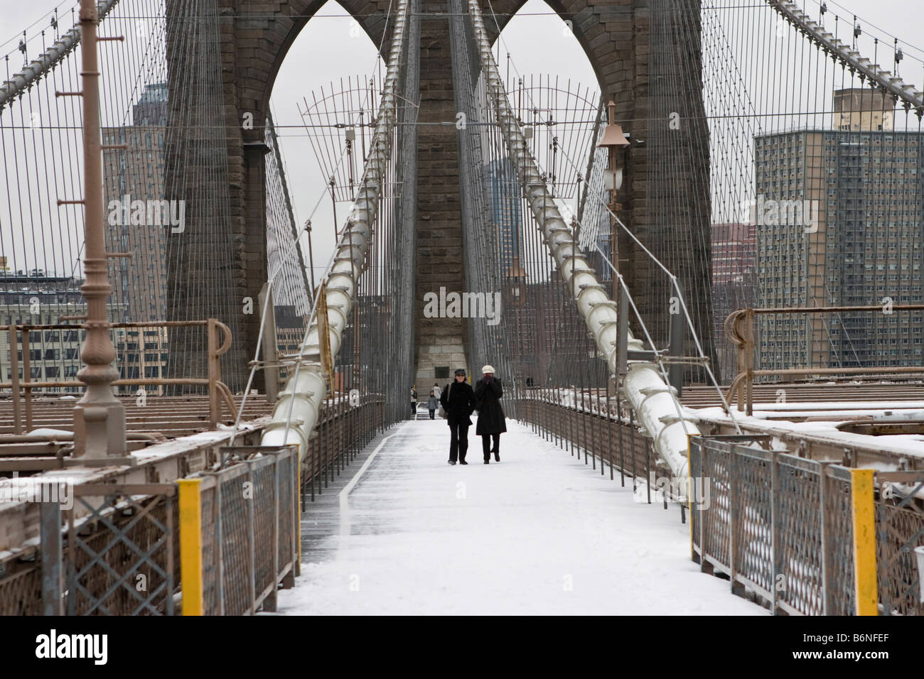 New york walk brooklyn bridge winter hi-res stock photography and ...